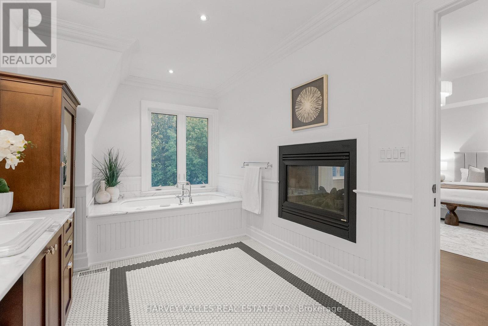 121 Johnston Avenue, Toronto, Ontario  M2N 1H1 - Photo 25 - C13786852
