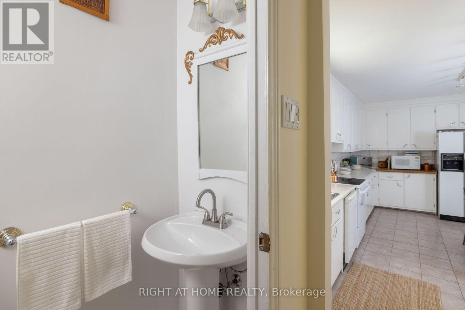 239 Seaton Street, Toronto, Ontario  M5A 2T5 - Photo 19 - C13786896