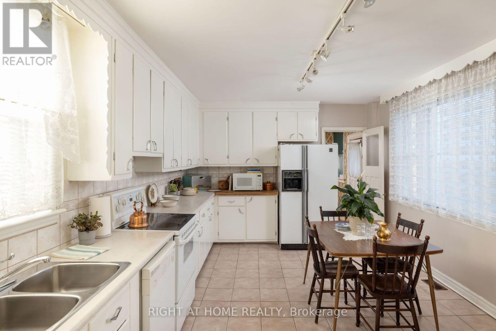 239 Seaton Street, Toronto, Ontario  M5A 2T5 - Photo 21 - C13786896