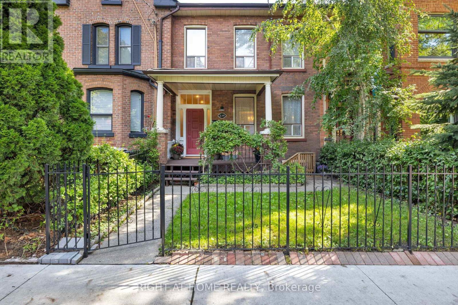 239 Seaton Street, Toronto, Ontario  M5A 2T5 - Photo 3 - C13786896
