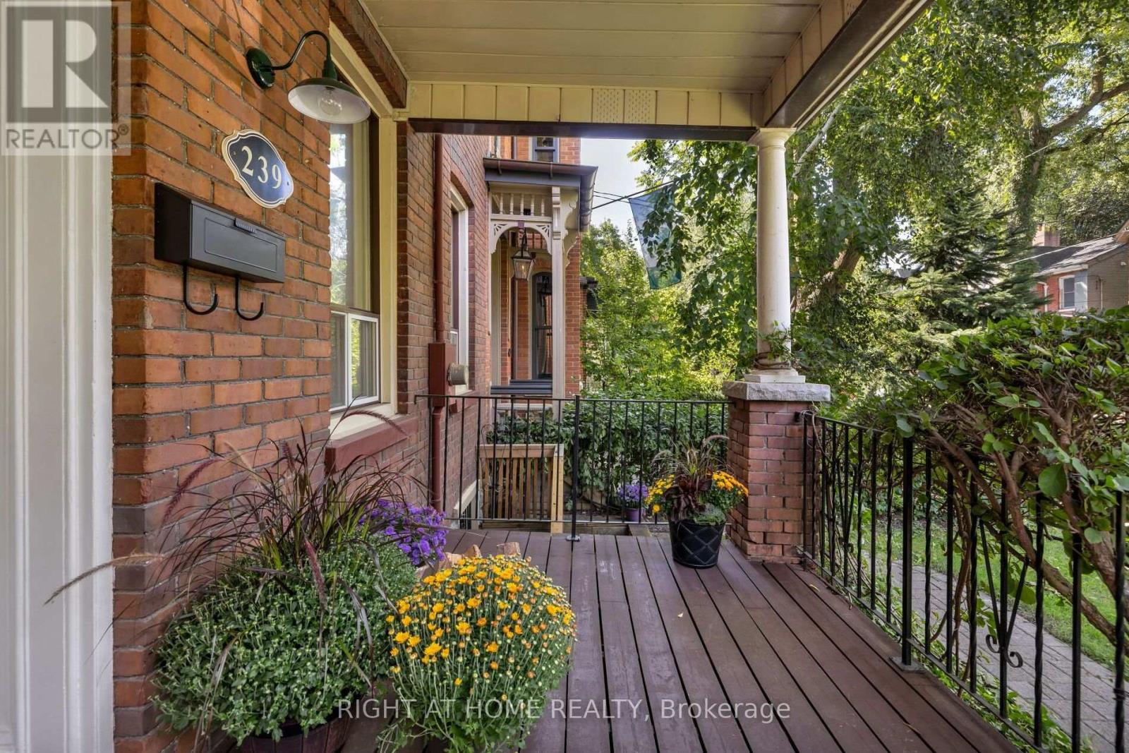 239 Seaton Street, Toronto, Ontario  M5A 2T5 - Photo 7 - C13786896