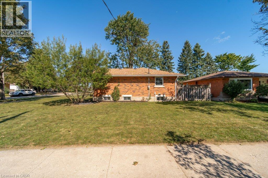 18 Maywood Road, Kitchener, Ontario  N2C 2A3 - Photo 35 - 40862456