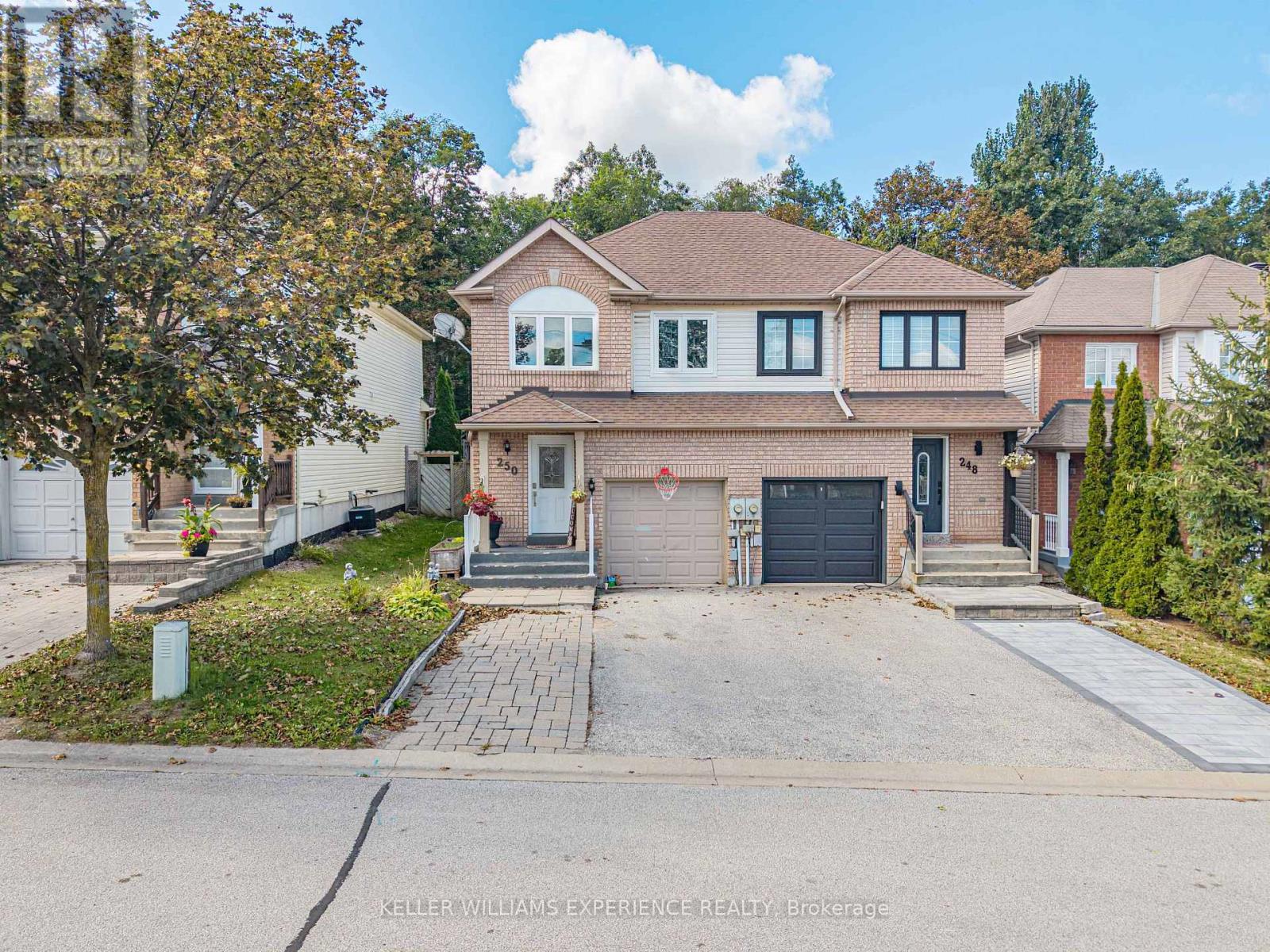 250 Ferndale Drive S, Barrie (Ardagh), Ontario  L4N 8J9 - Photo 2 - S13786962