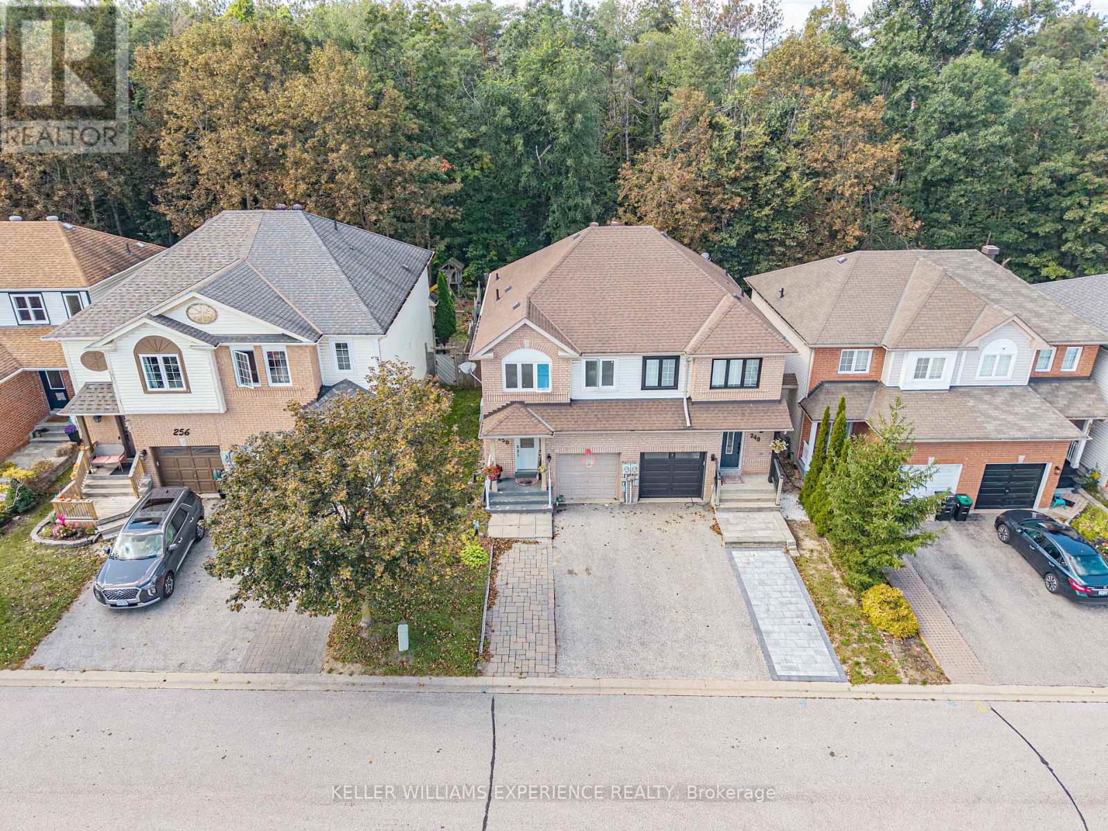 250 Ferndale Drive S, Barrie (Ardagh), Ontario  L4N 8J9 - Photo 4 - S13786962