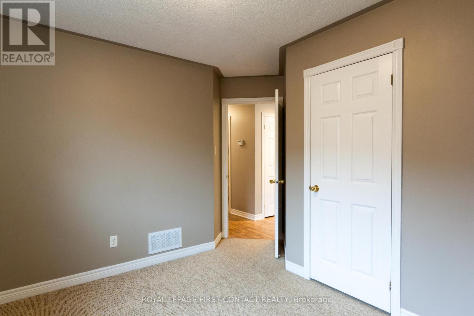 Upper - 238 Wessenger Drive, Barrie (Holly), Ontario  L4N 8R4 - Photo 13 - S13786998