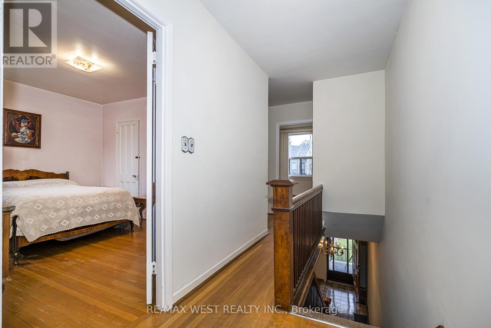 257 Delaware Avenue, Toronto, Ontario  M6H 2T7 - Photo 12 - W13786734