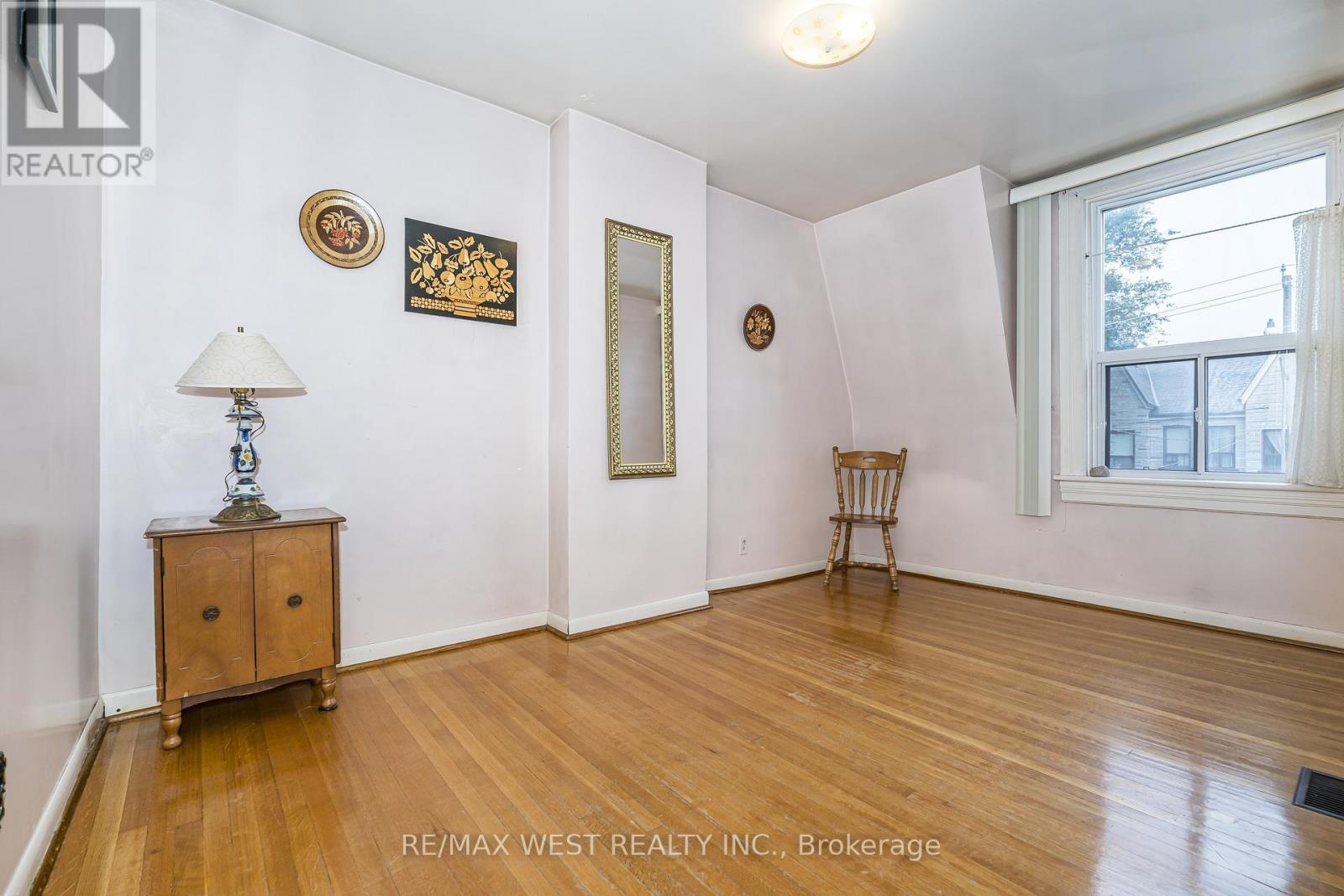 257 Delaware Avenue, Toronto, Ontario  M6H 2T7 - Photo 15 - W13786734