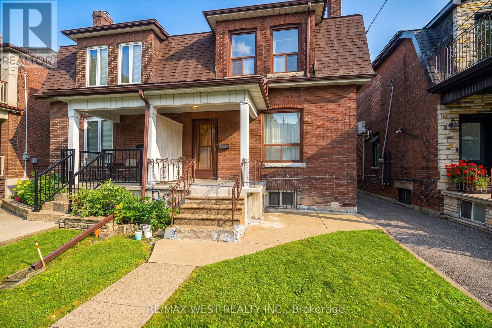 257 Delaware Avenue, Toronto, Ontario  M6H 2T7 - Photo 2 - W13786734