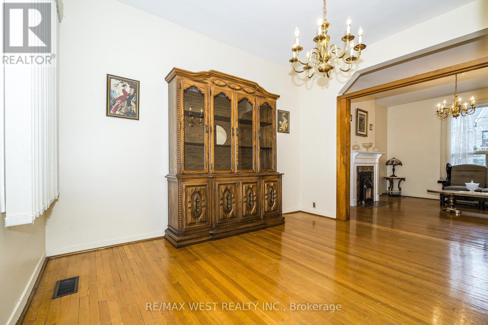 257 Delaware Avenue, Toronto, Ontario  M6H 2T7 - Photo 6 - W13786734