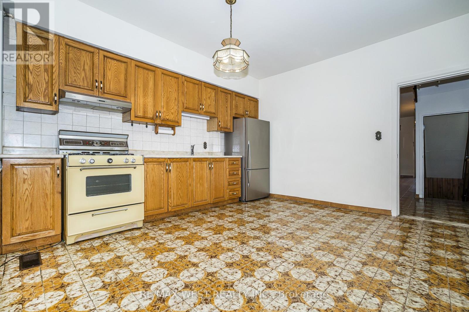 257 Delaware Avenue, Toronto, Ontario  M6H 2T7 - Photo 8 - W13786734
