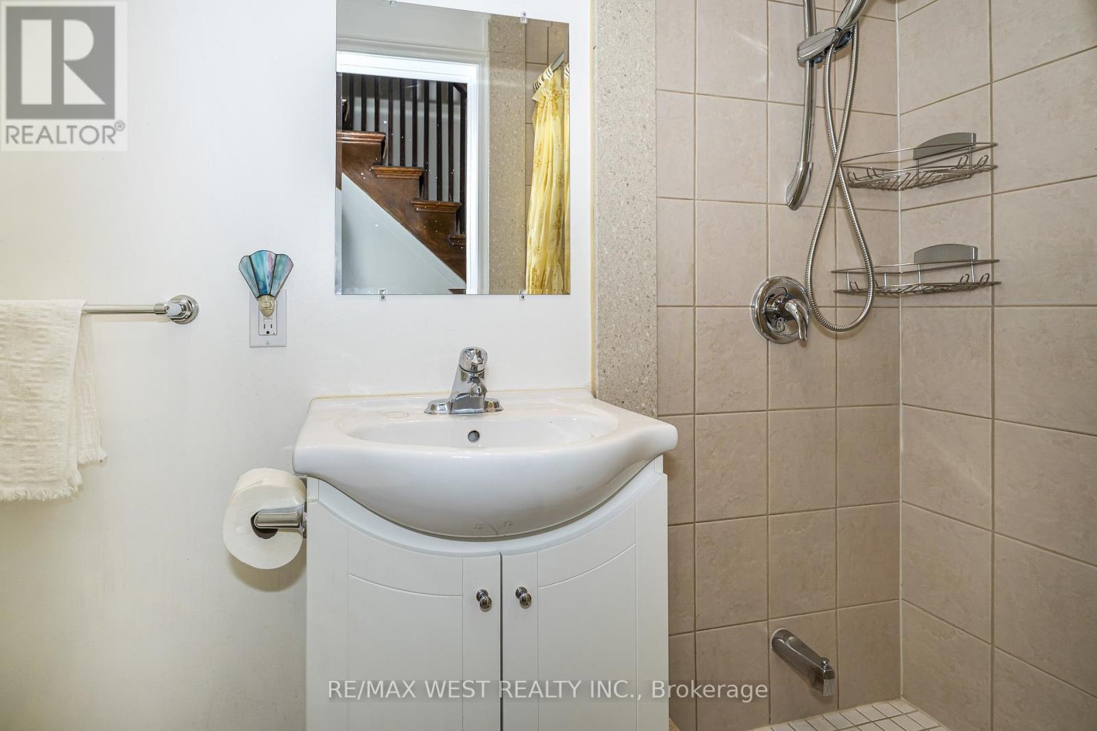 257 Delaware Avenue, Toronto, Ontario  M6H 2T7 - Photo 9 - W13786734