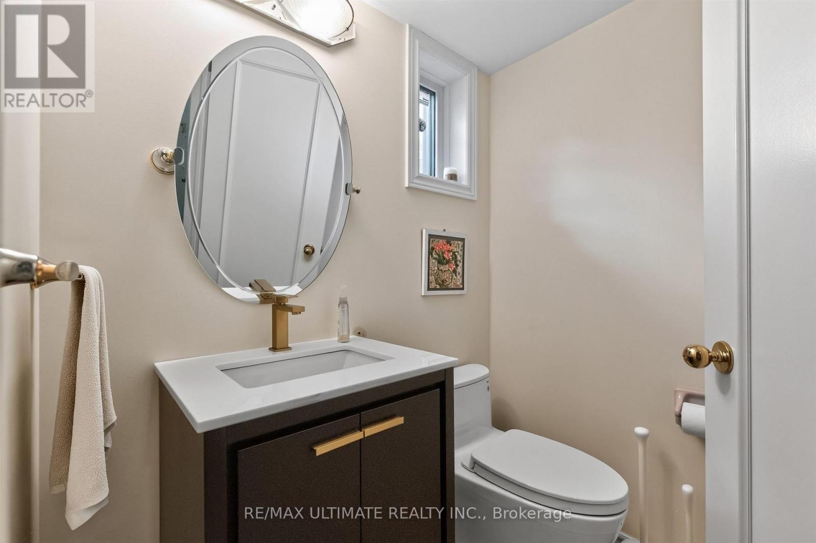 Upper - 39 Riverside Crescent, Toronto, Ontario  M6S 1B5 - Photo 16 - W13786748