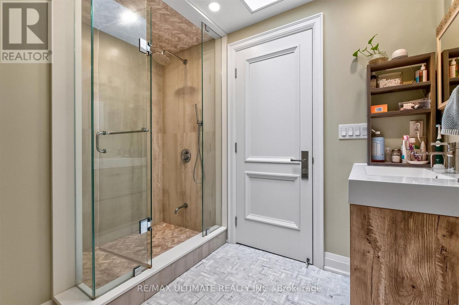 Upper - 39 Riverside Crescent, Toronto, Ontario  M6S 1B5 - Photo 26 - W13786748