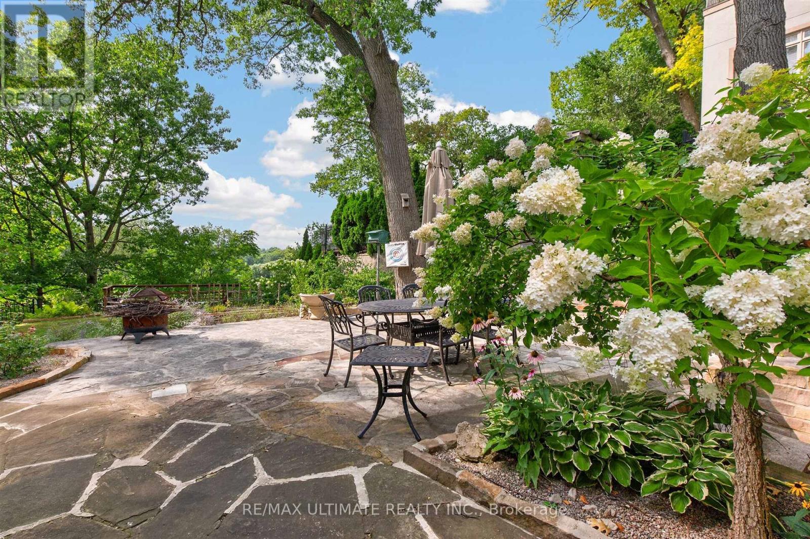 Upper - 39 Riverside Crescent, Toronto, Ontario  M6S 1B5 - Photo 29 - W13786748