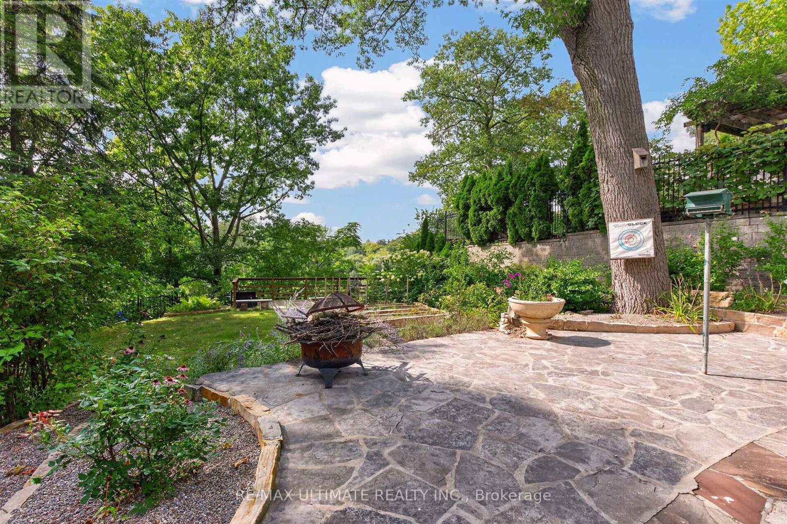 Upper - 39 Riverside Crescent, Toronto, Ontario  M6S 1B5 - Photo 30 - W13786748