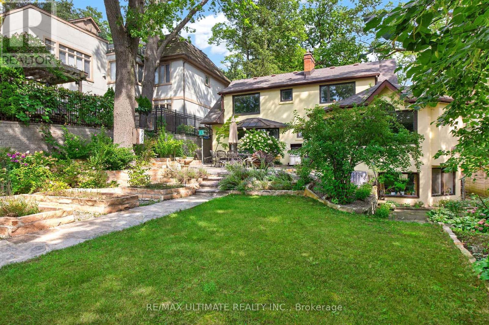 Upper - 39 Riverside Crescent, Toronto, Ontario  M6S 1B5 - Photo 32 - W13786748