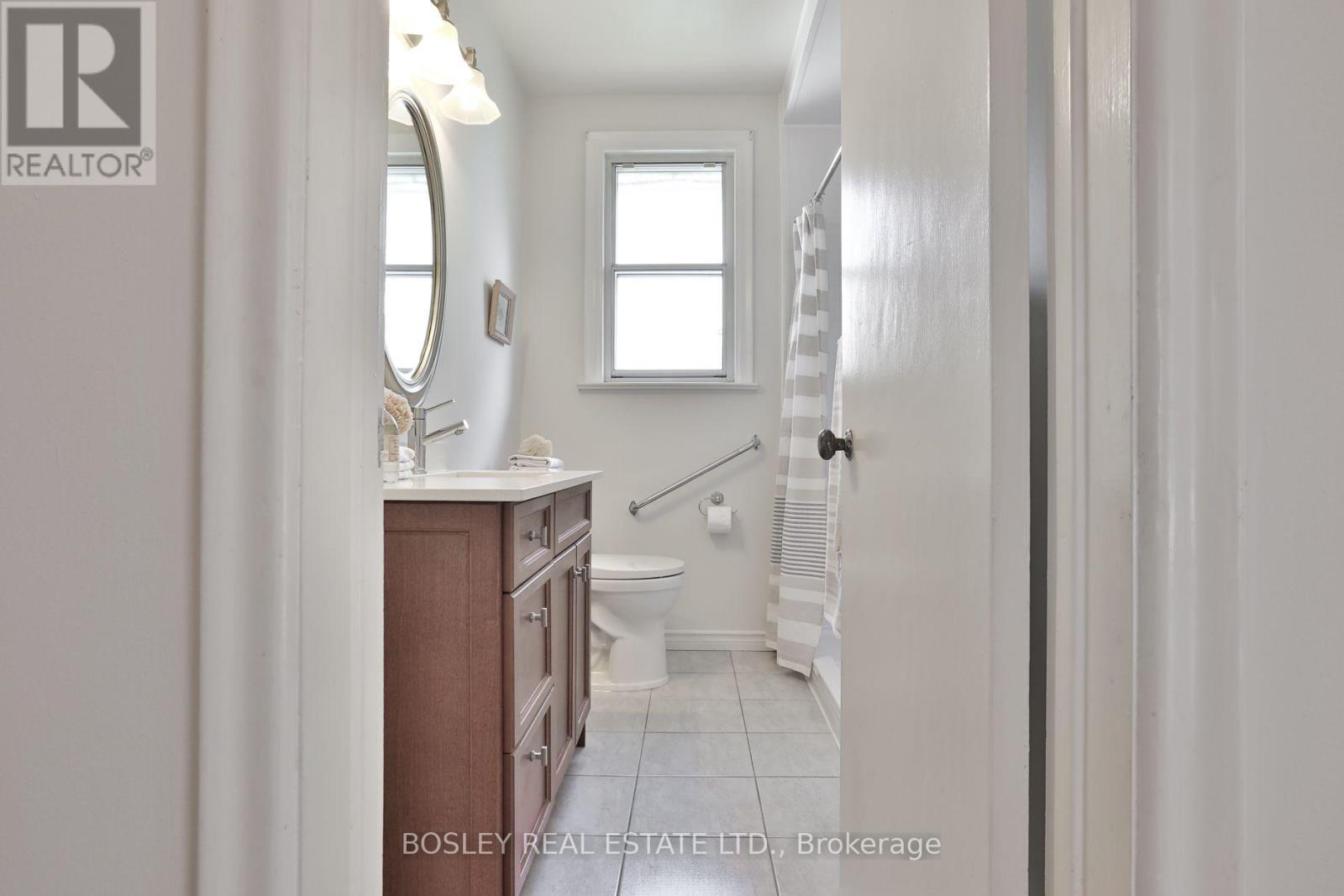 69 Ravenscrest Drive, Toronto, Ontario  M9B 5N1 - Photo 13 - W13786750