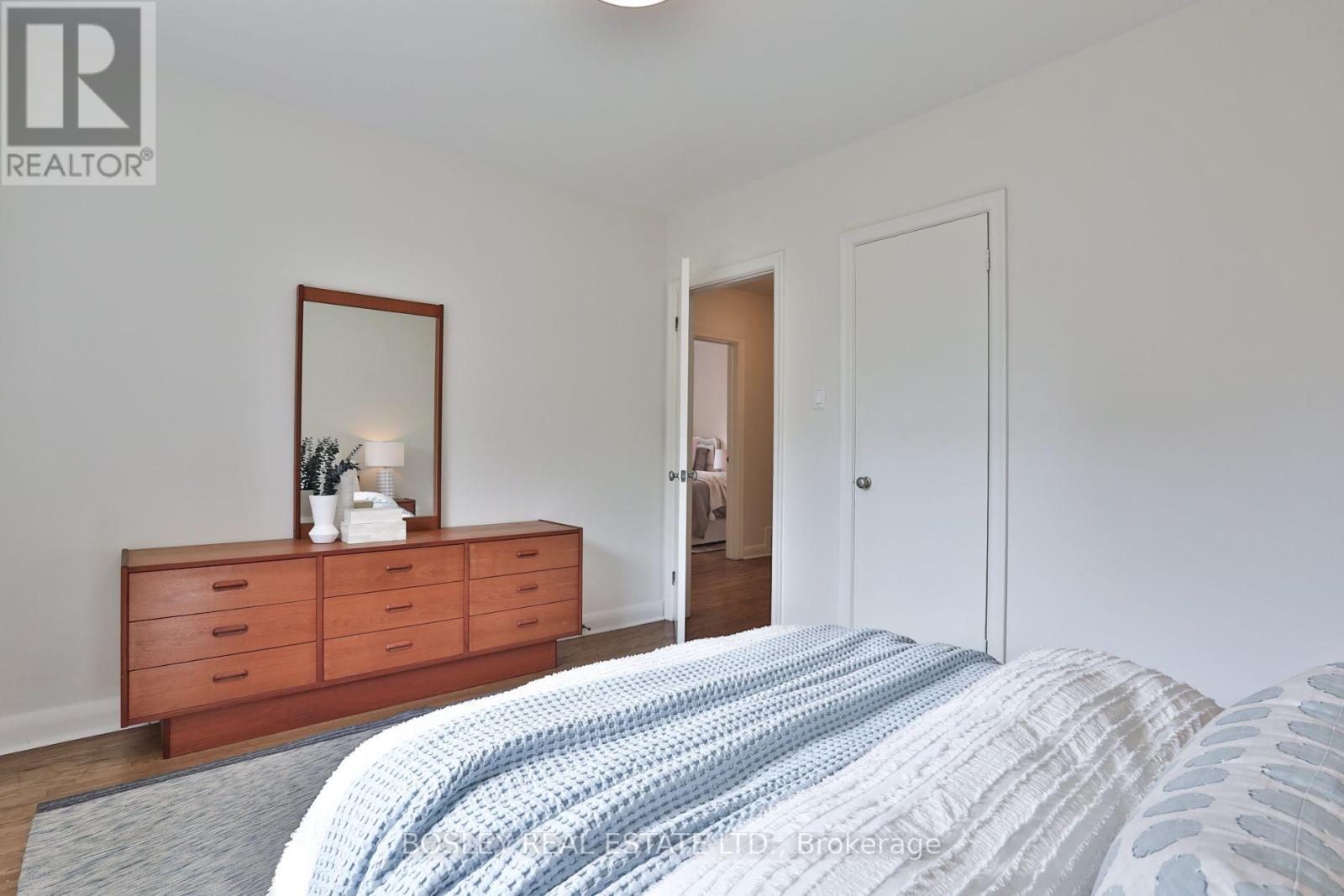 69 Ravenscrest Drive, Toronto, Ontario  M9B 5N1 - Photo 17 - W13786750