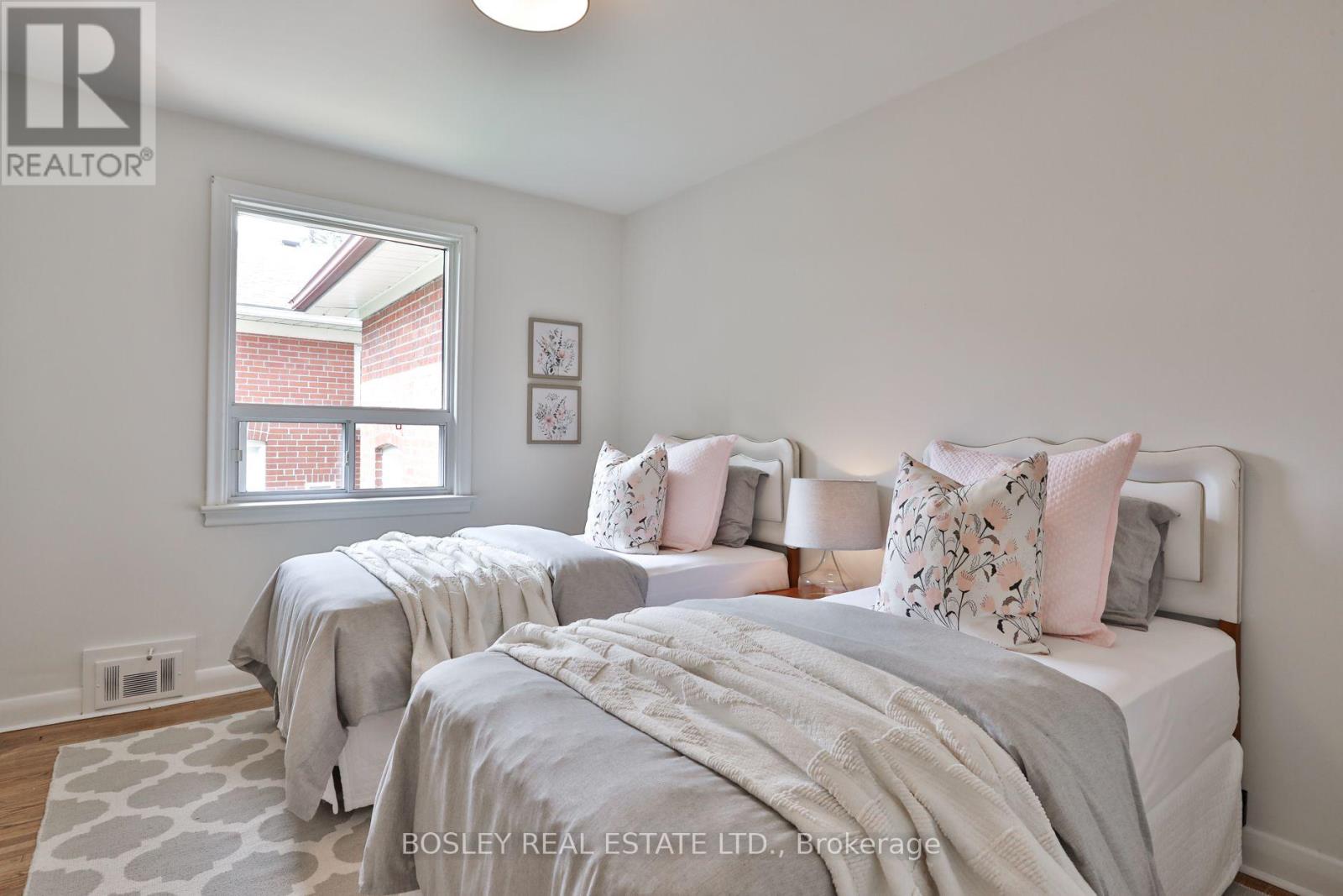 69 Ravenscrest Drive, Toronto, Ontario  M9B 5N1 - Photo 21 - W13786750