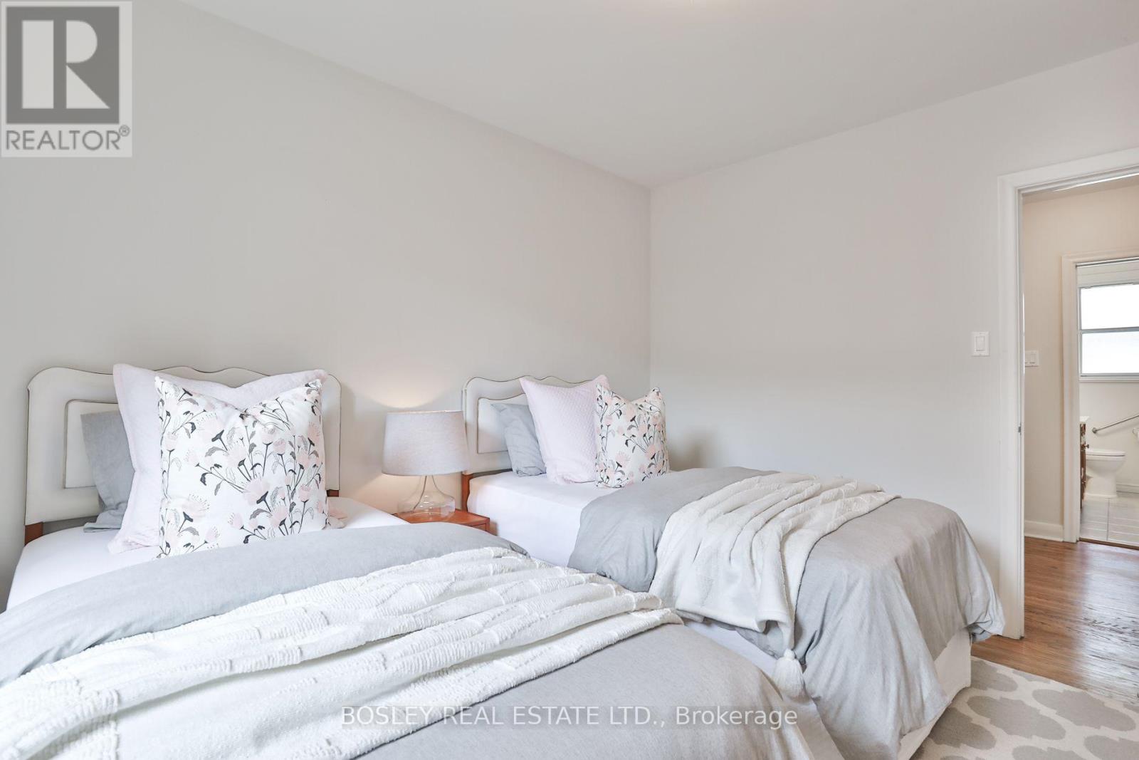 69 Ravenscrest Drive, Toronto, Ontario  M9B 5N1 - Photo 23 - W13786750