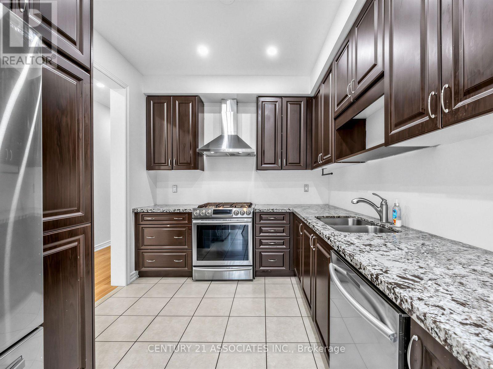 28 Yellow Sorrel Road, Brampton, Ontario  L6R 3V7 - Photo 11 - W13786810