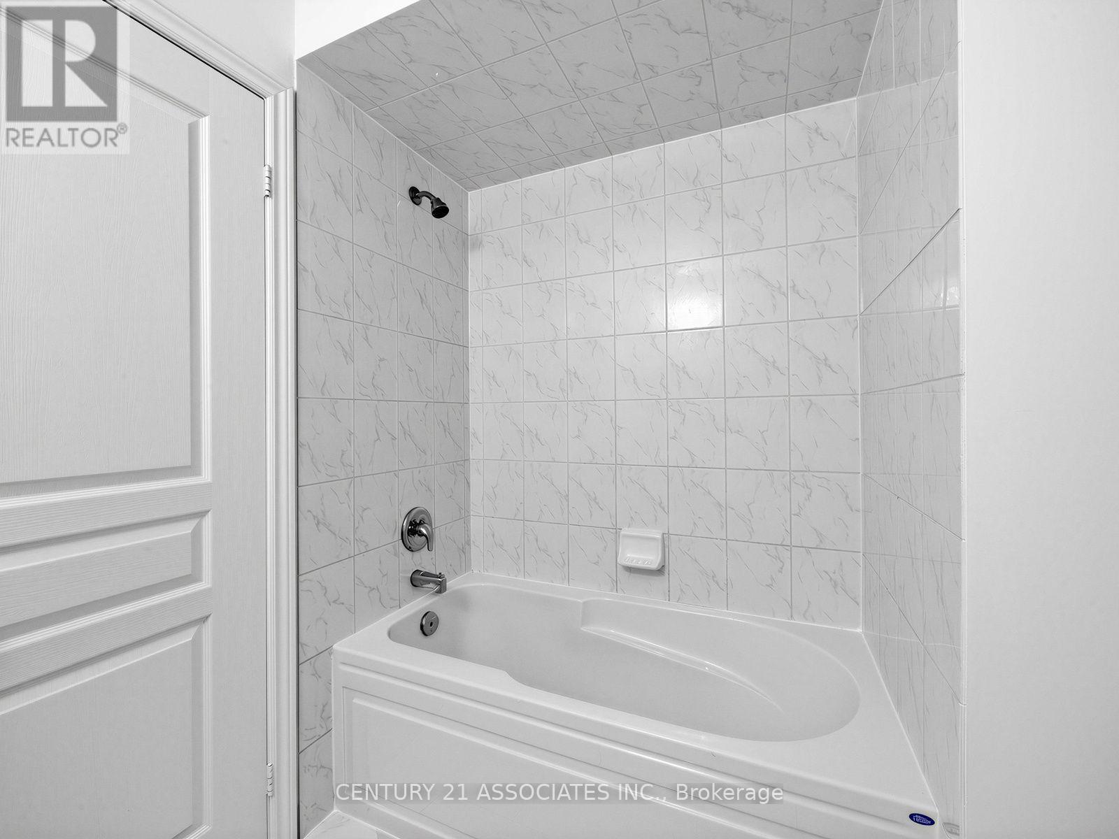 28 Yellow Sorrel Road, Brampton, Ontario  L6R 3V7 - Photo 17 - W13786810