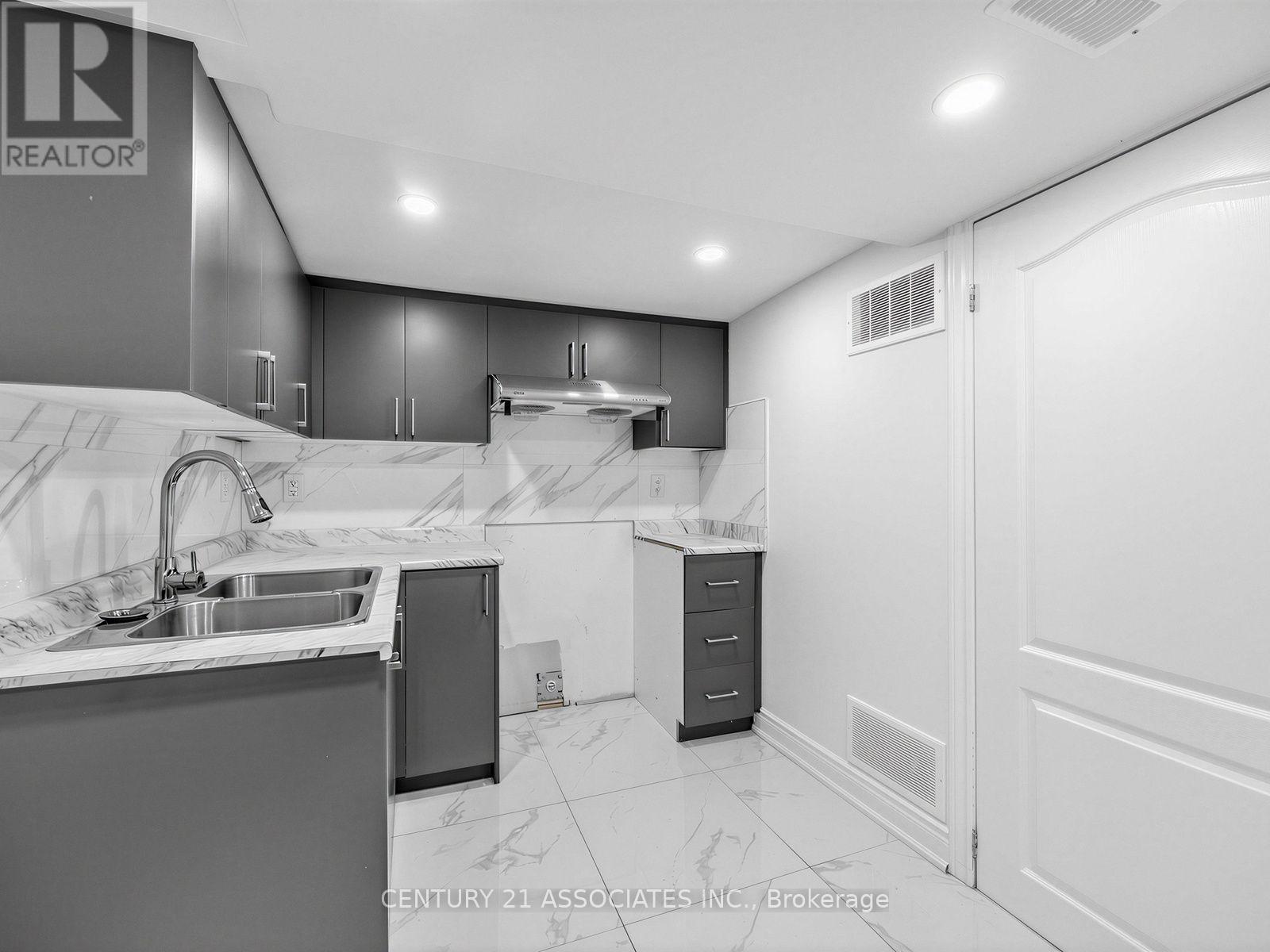 28 Yellow Sorrel Road, Brampton, Ontario  L6R 3V7 - Photo 27 - W13786810