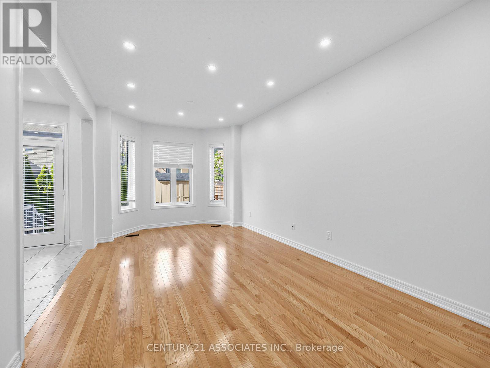 28 Yellow Sorrel Road, Brampton, Ontario  L6R 3V7 - Photo 5 - W13786810