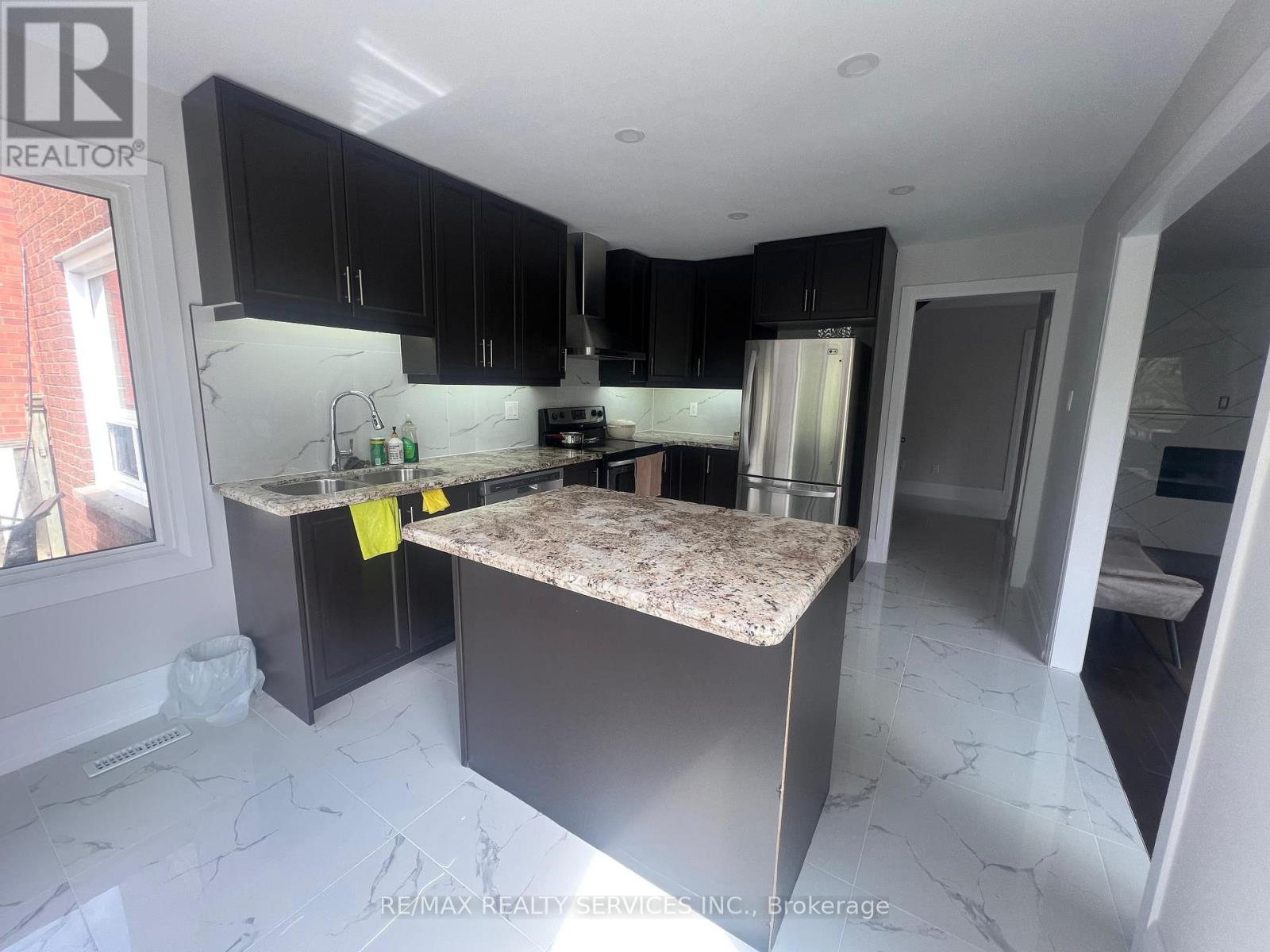 42 Dundalk Crescent, Brampton, Ontario  L6Z 2V1 - Photo 7 - W13786856
