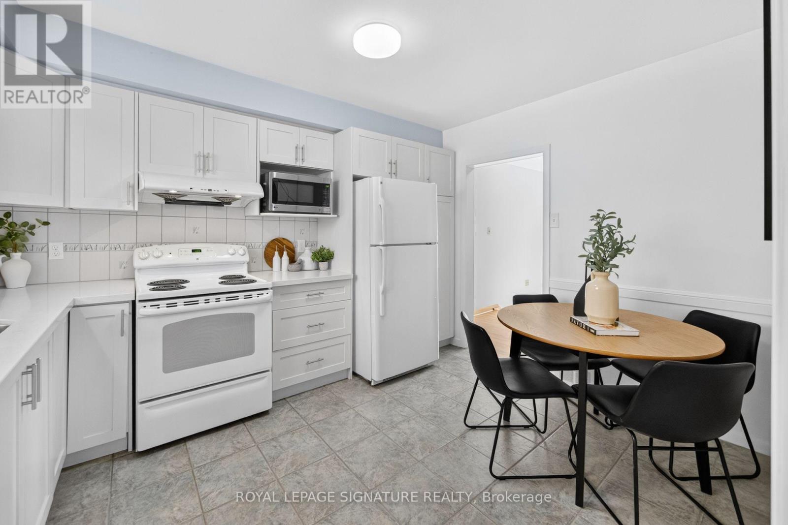 61 Comay Road, Toronto, Ontario  M6M 2K9 - Photo 12 - W13786858