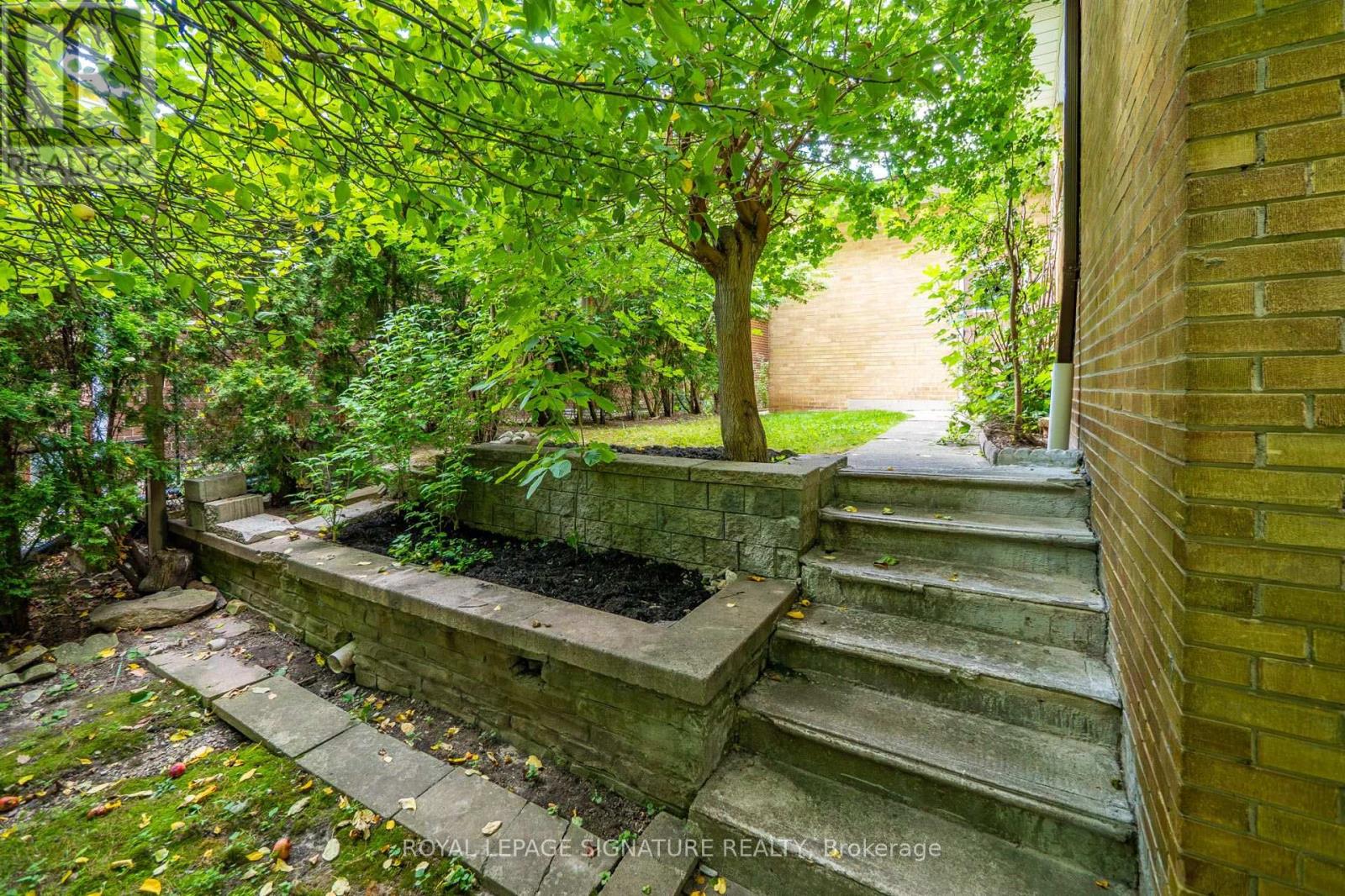 61 Comay Road, Toronto, Ontario  M6M 2K9 - Photo 29 - W13786858