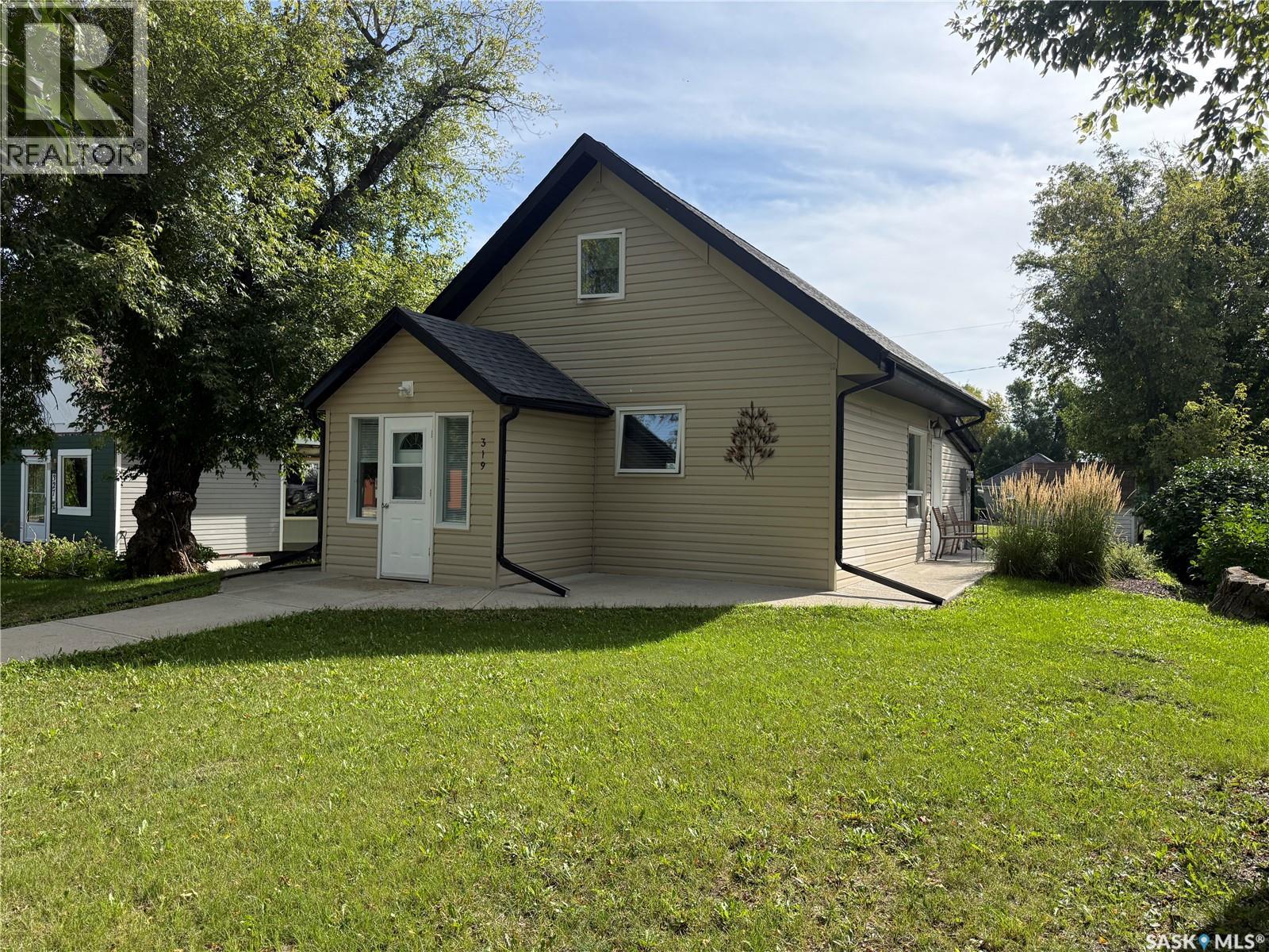 319 6th Avenue E, Melville, Saskatchewan  S0A 2P0 - Photo 1 - SK048480