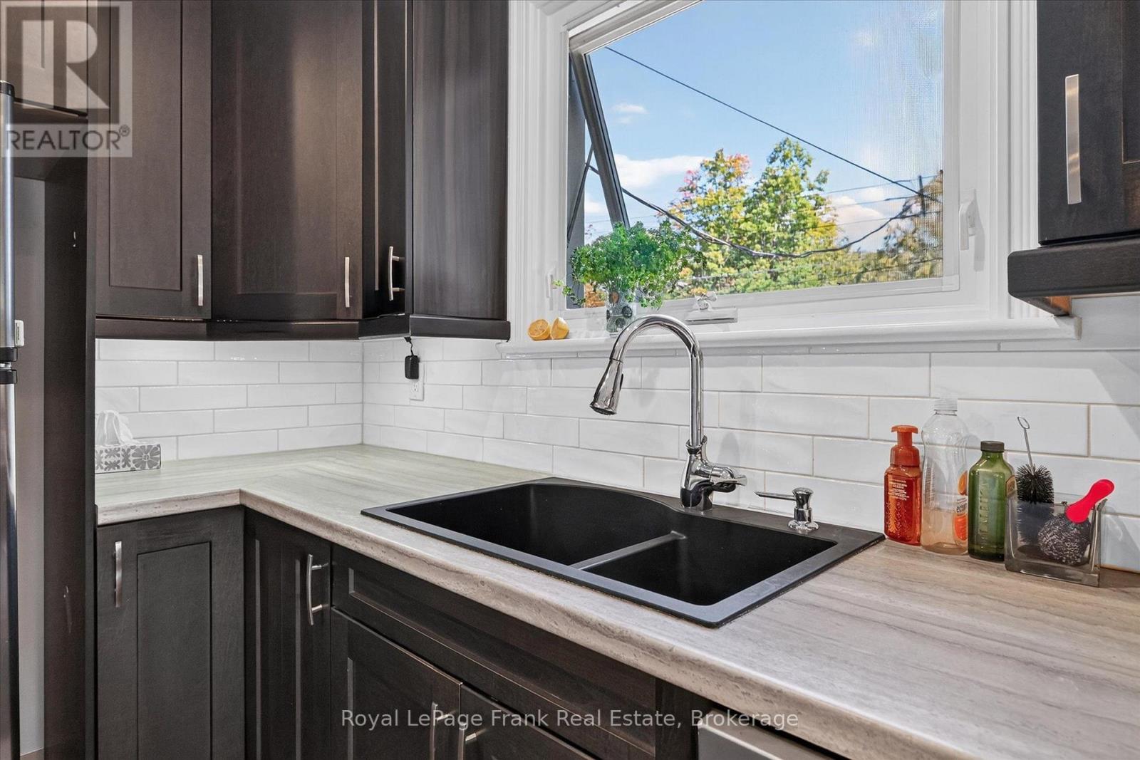 404 London Street, Peterborough, Ontario  K9H 3A3 - Photo 9 - X13786586