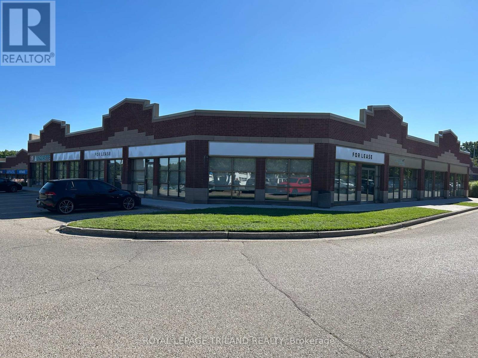 53-61 - 41 Adelaide Street N, London East, Ontario  N6B 3P4 - Photo 2 - X12799100