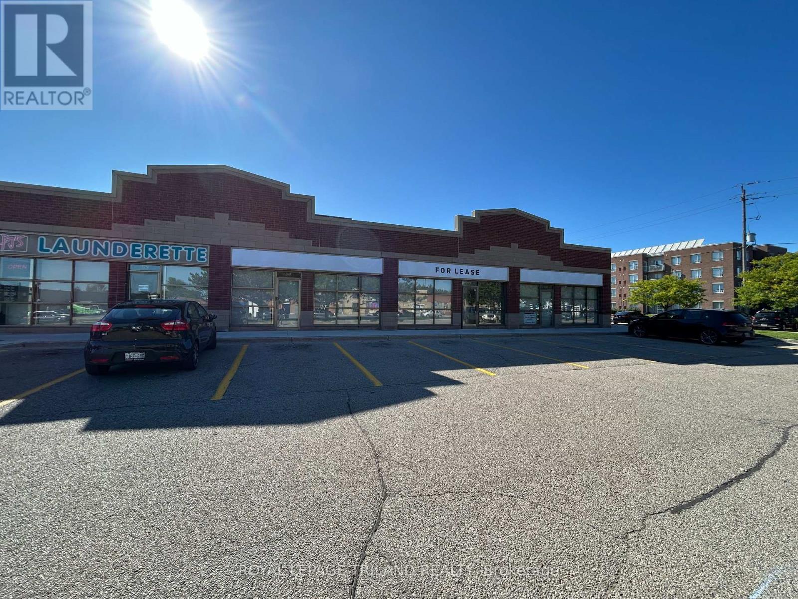 53-61 - 41 Adelaide Street N, London East, Ontario  N6B 3P4 - Photo 3 - X12799100