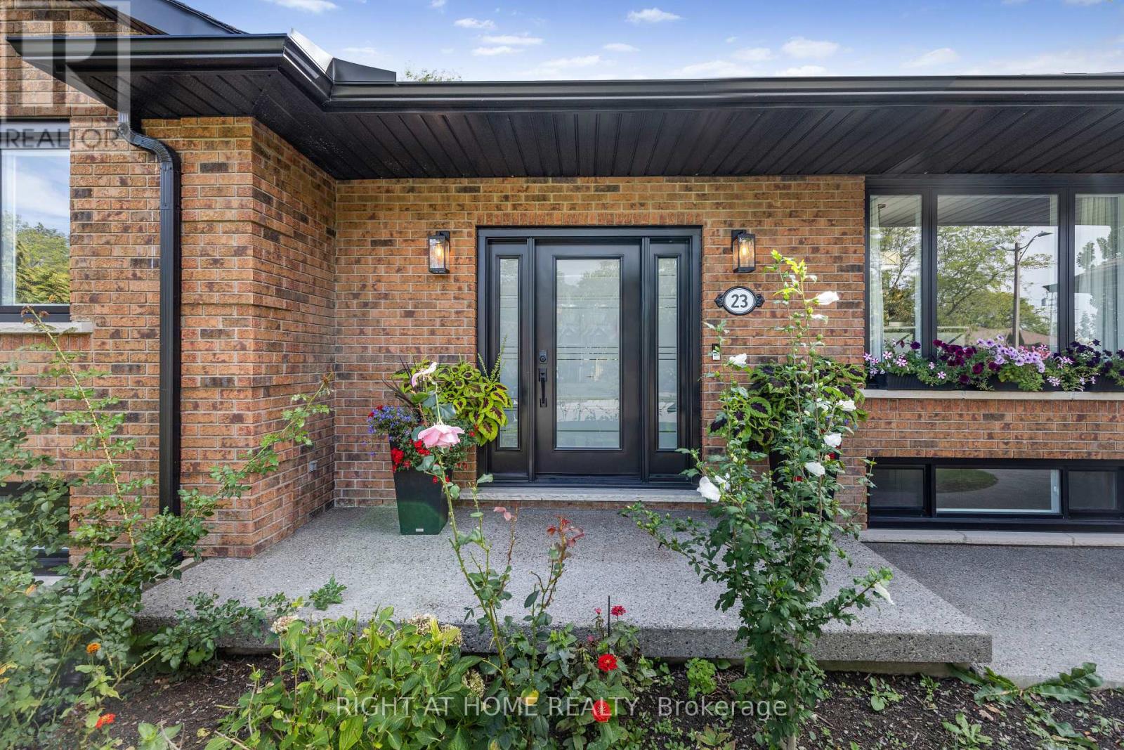 23 Riverview Boulevard, St. Catharines, Ontario  L2T 3L5 - Photo 2 - X13786786