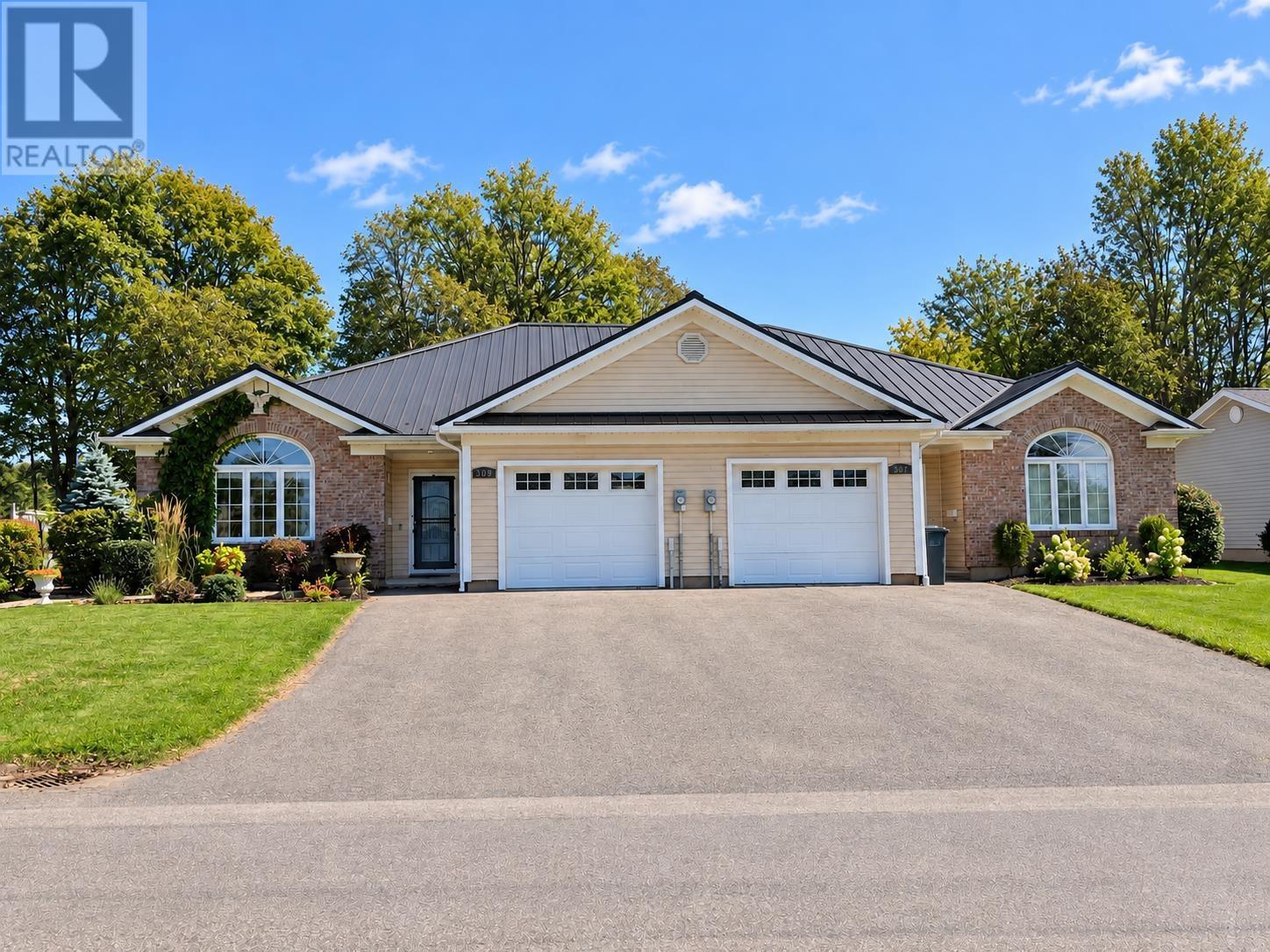 309 Duke Street, Summerside, Prince Edward Island  C1N 3T7 - Photo 1 - 202623372