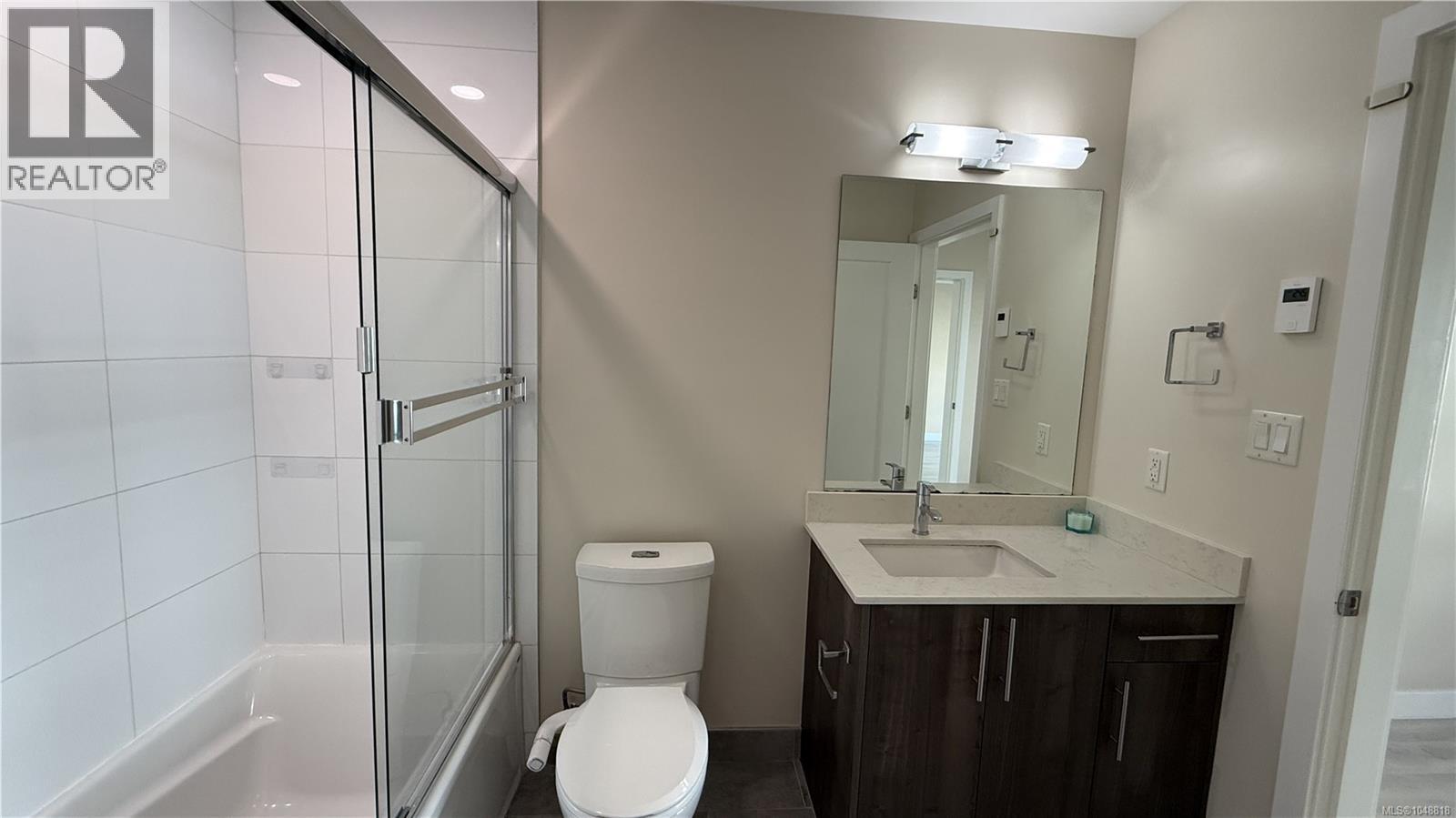 302 1020 Inverness Rd, Saanich, British Columbia  V8X 0B1 - Photo 5 - 1048818