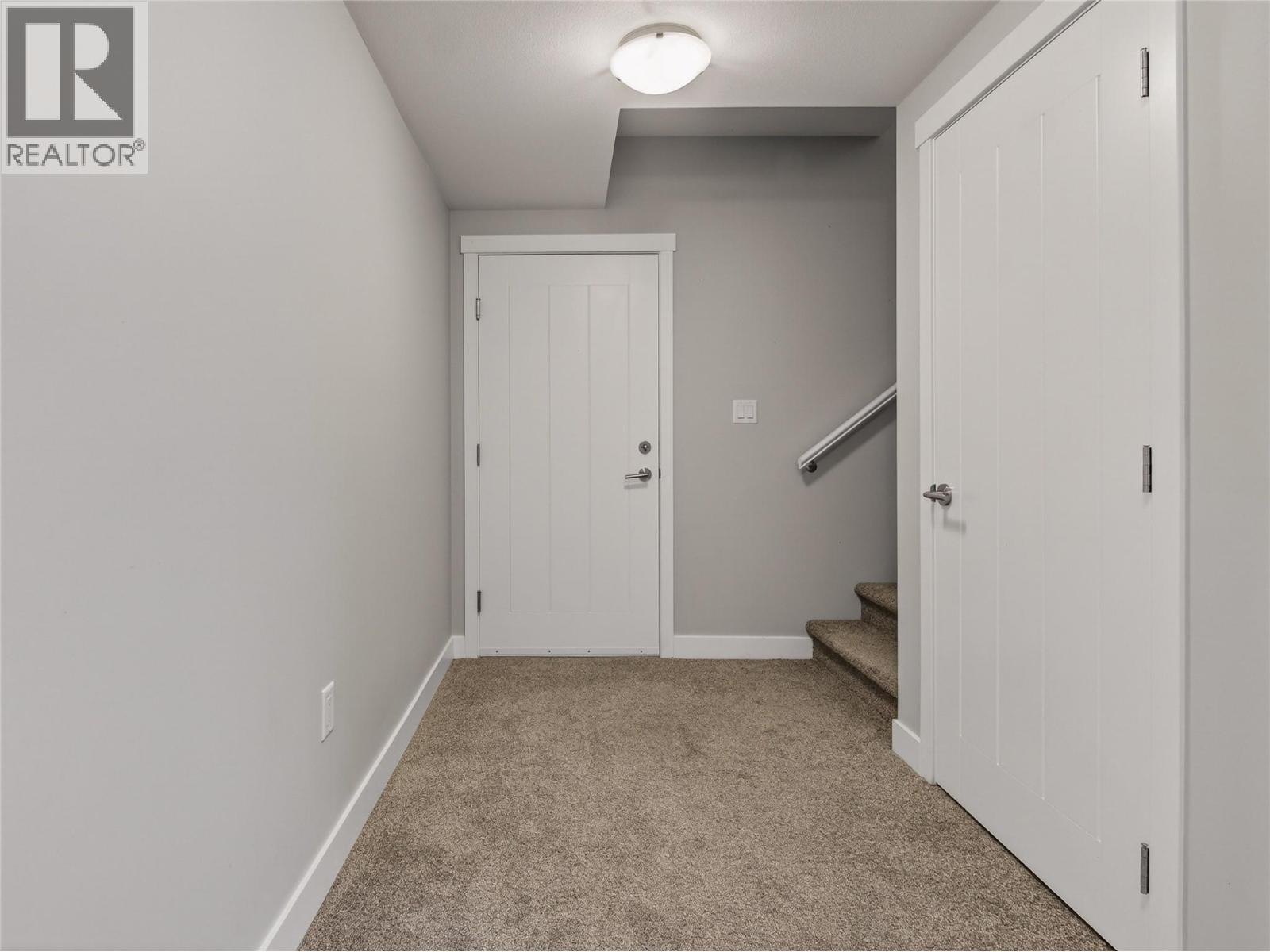 2070 Lawrence Avenue, Penticton, British Columbia  V2A 9G6 - Photo 31 - 10378250