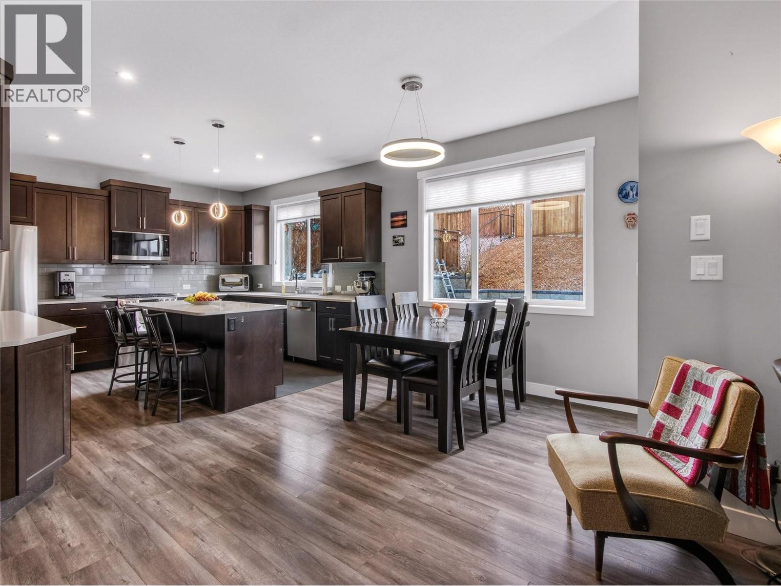 2070 Lawrence Avenue, Penticton, British Columbia  V2A 9G6 - Photo 2 - 10378250