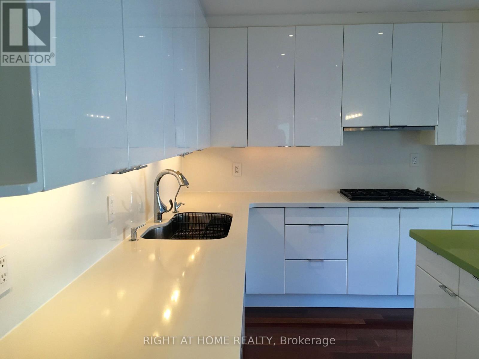 63 Walker Avenue, Toronto, Ontario  M4V 1G3 - Photo 10 - C13737568