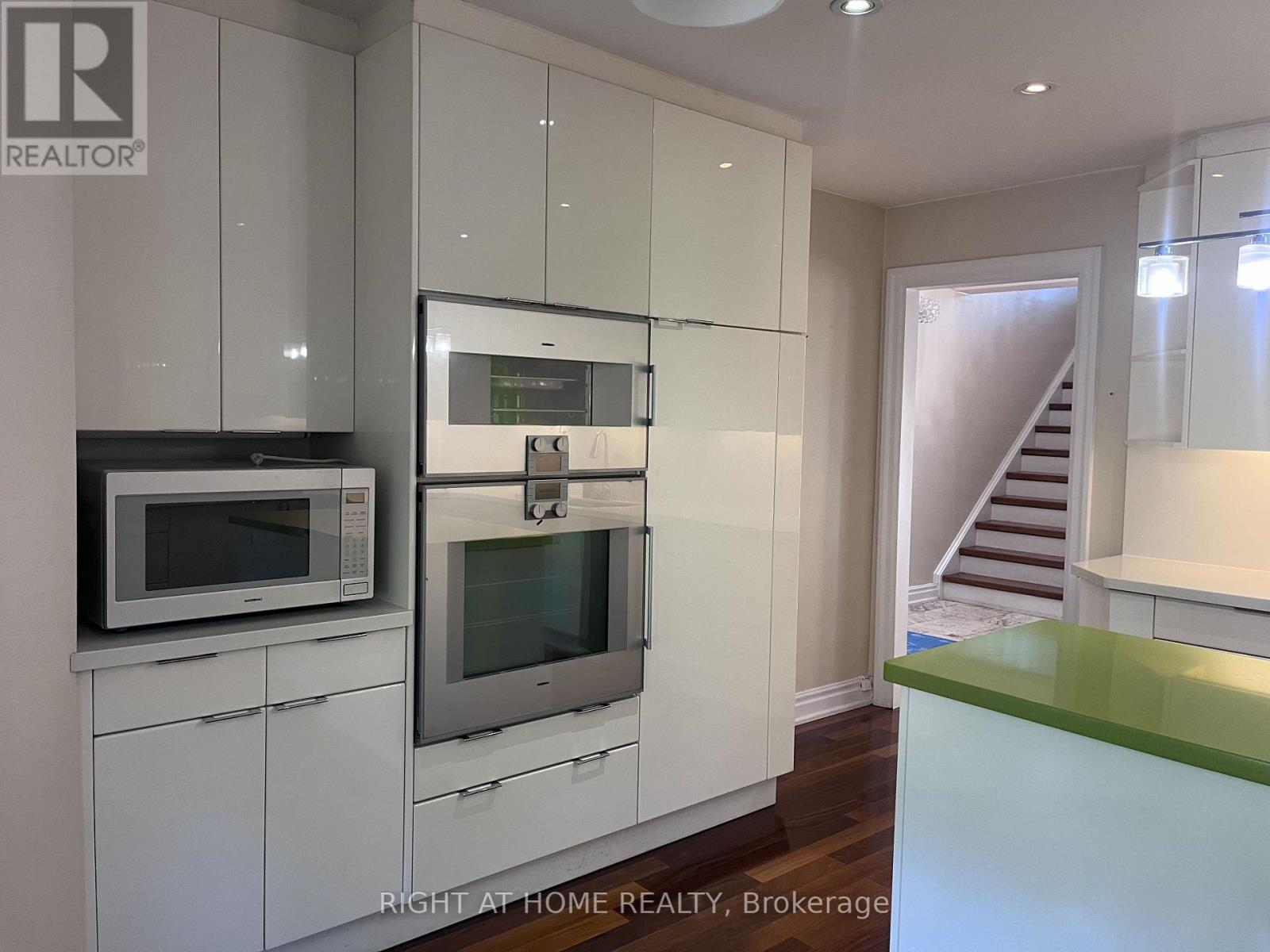 63 Walker Avenue, Toronto, Ontario  M4V 1G3 - Photo 13 - C13737568