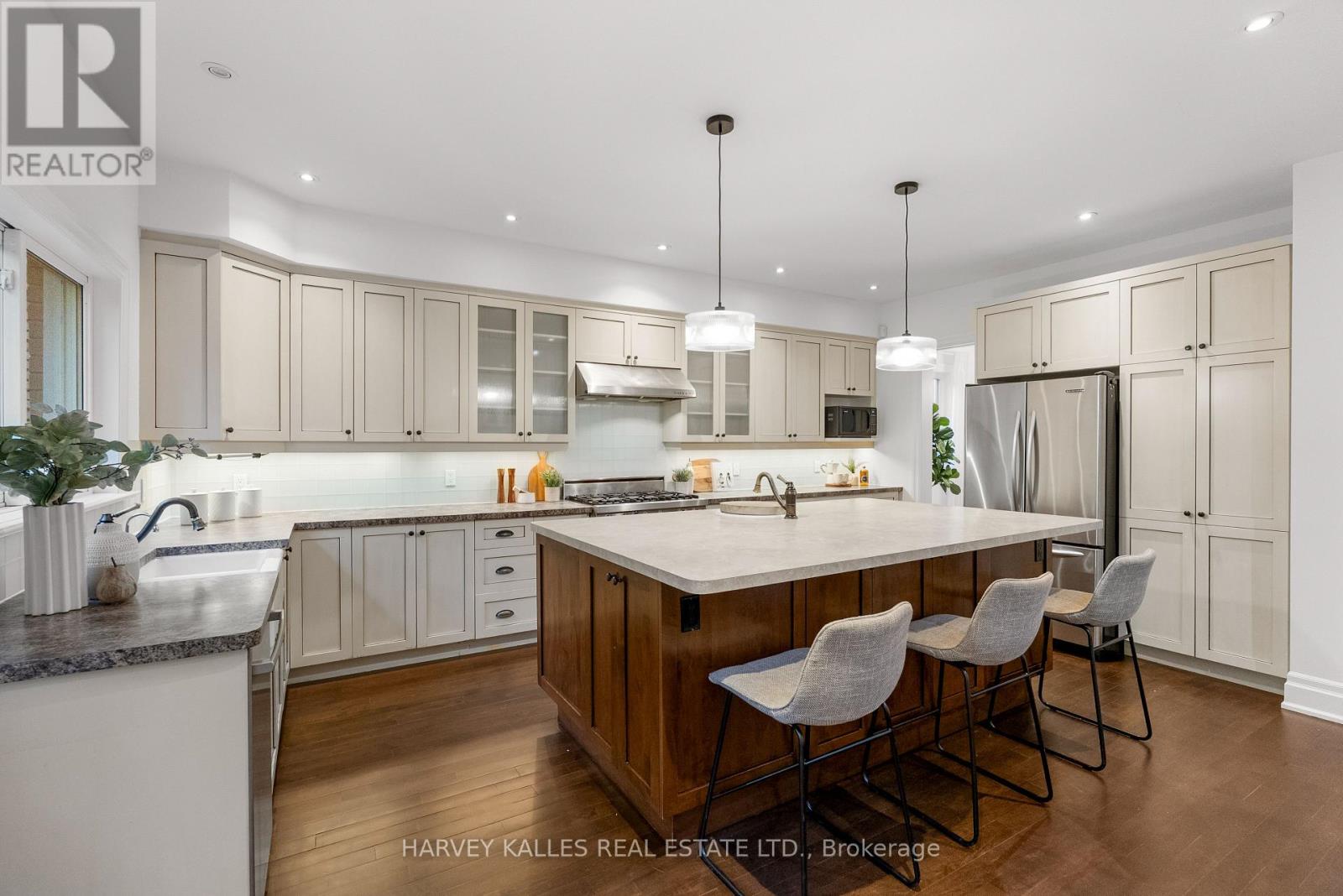 121 Johnston Avenue, Toronto, Ontario  M2N 1H1 - Photo 11 - C13786852