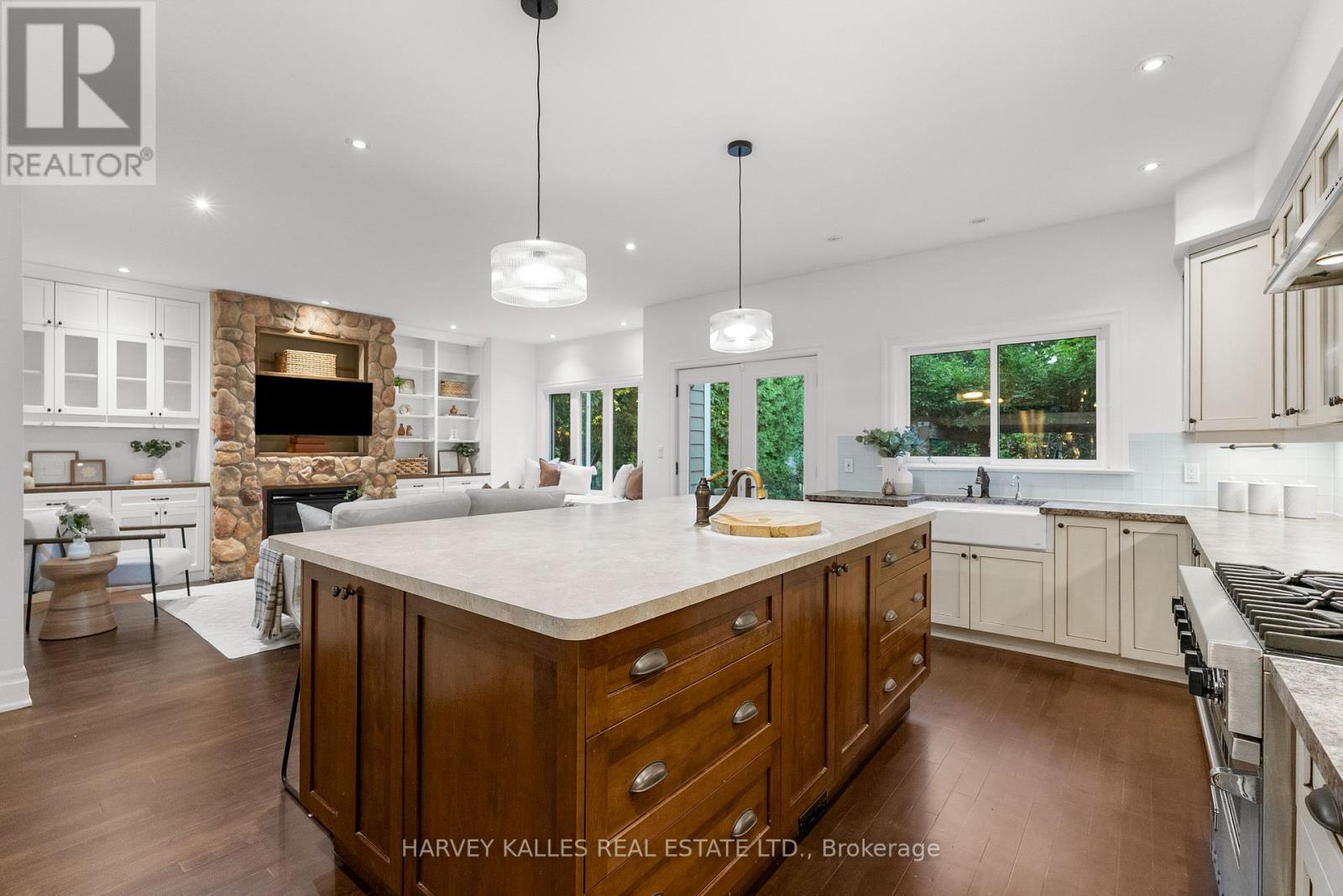 121 Johnston Avenue, Toronto, Ontario  M2N 1H1 - Photo 12 - C13786852