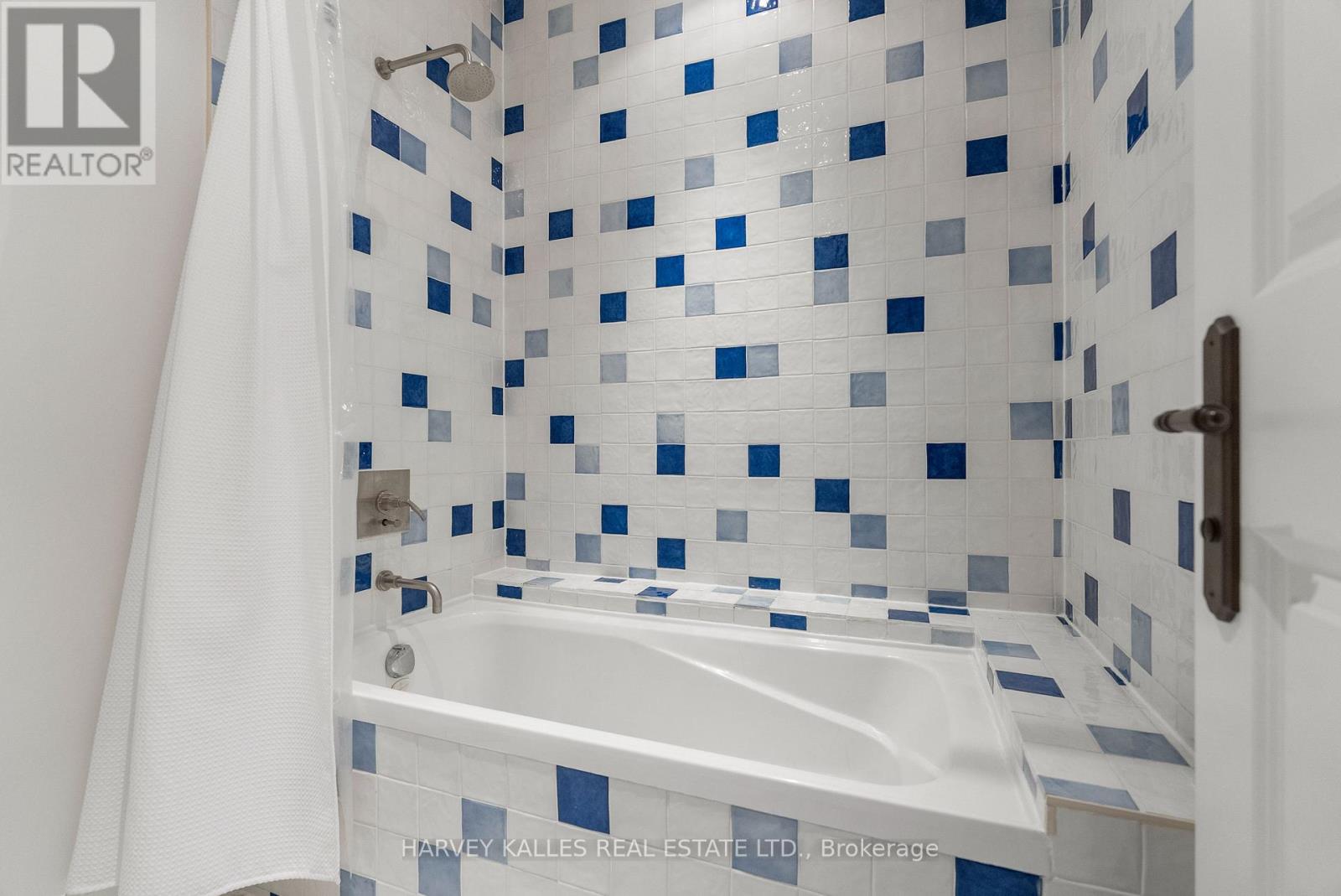 121 Johnston Avenue, Toronto, Ontario  M2N 1H1 - Photo 32 - C13786852