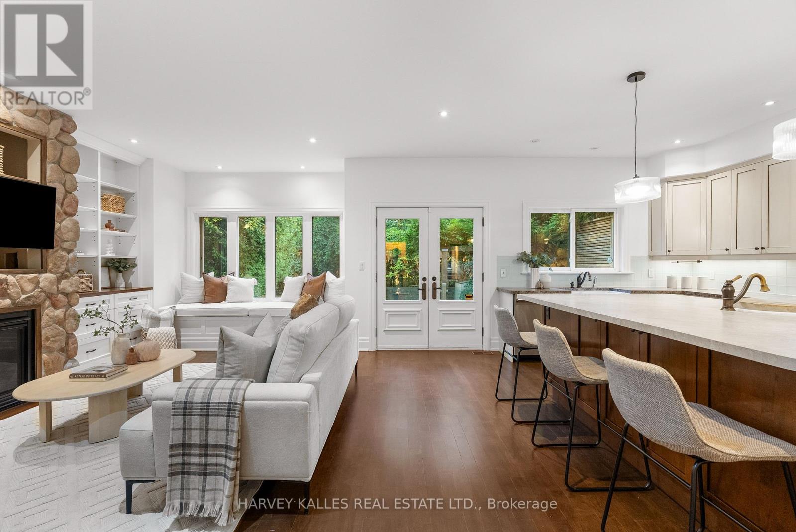 121 Johnston Avenue, Toronto, Ontario  M2N 1H1 - Photo 9 - C13786852