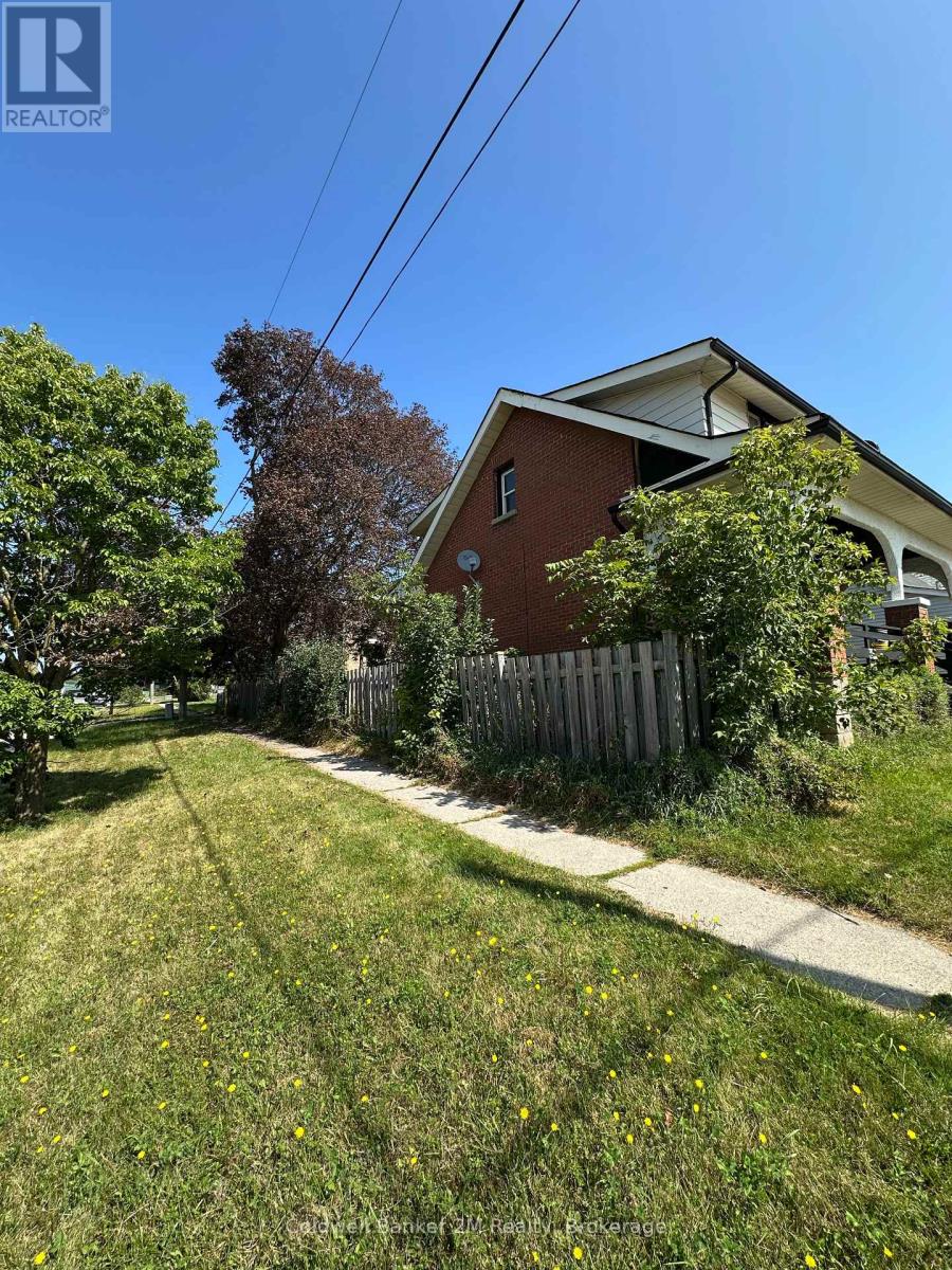 386 Pine Avenue, Oshawa, Ontario  L1J 2H8 - Photo 2 - E13787154