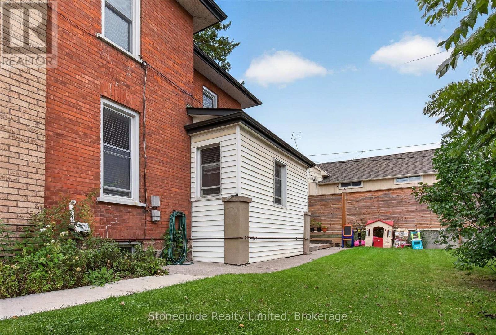540 Charlotte Street, Peterborough, Ontario  K9J 2W5 - Photo 3 - X13787104