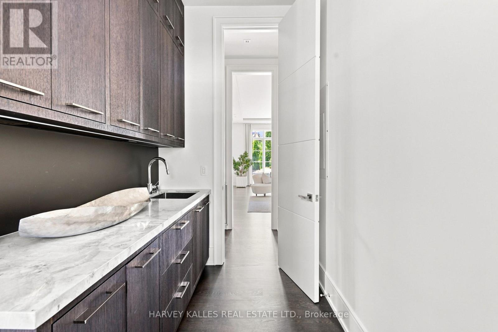 126 Sandringham Drive, Toronto, Ontario  M3H 1E3 - Photo 12 - C13787138