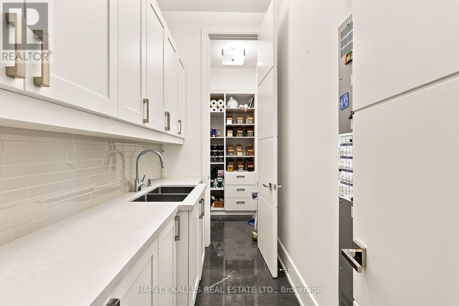 126 Sandringham Drive, Toronto, Ontario  M3H 1E3 - Photo 17 - C13787138